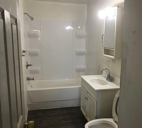 3rd image of 128 1/2 W Fulton St Floor 2
