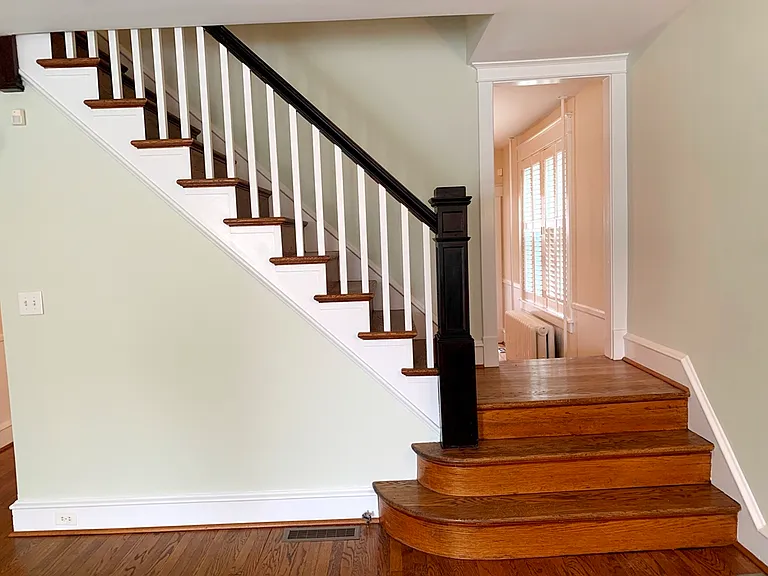 2413 W 16th St — Photo 12