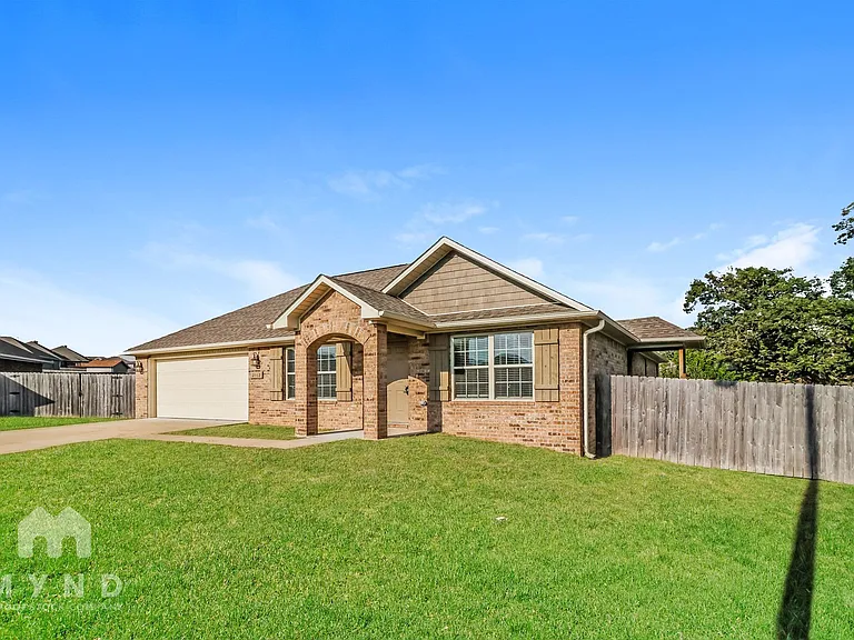 2112 Cedar Cir — Photo 16