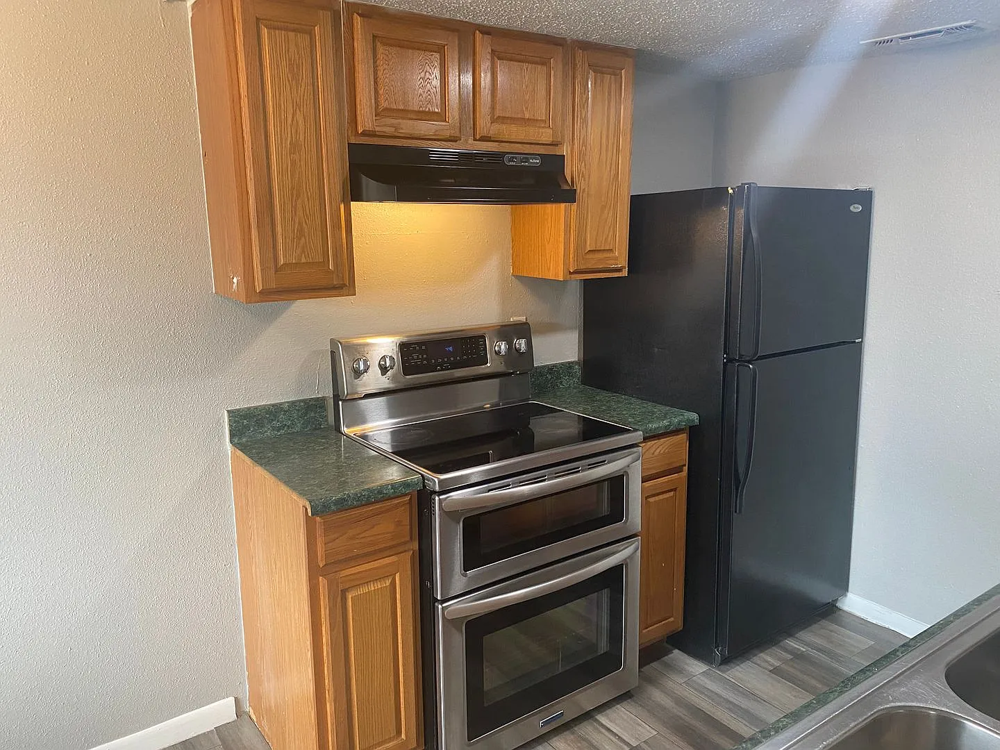 1-Bedroom Apartment Near St. Mary — Photo 2