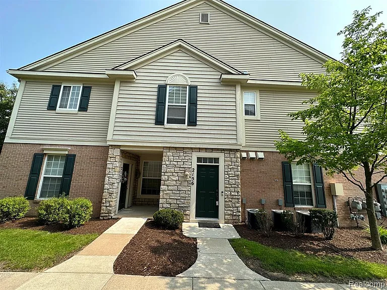 2156 Pinecroft Dr — Photo 2