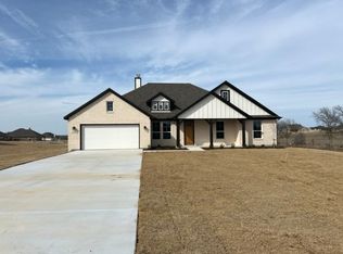 145 Pampas Ct, Decatur, TX 76234