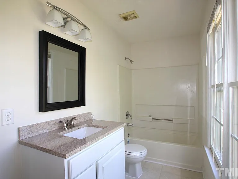 208 Ashley Brook Ct — Photo 11