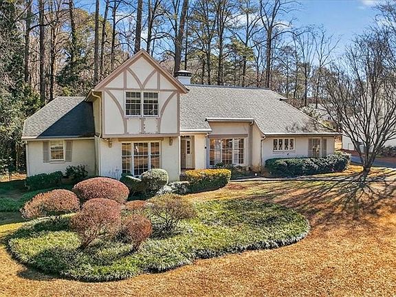 2nd image of 561 Bridgewater Dr NW