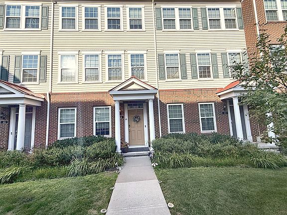 Welcome home: front exterior