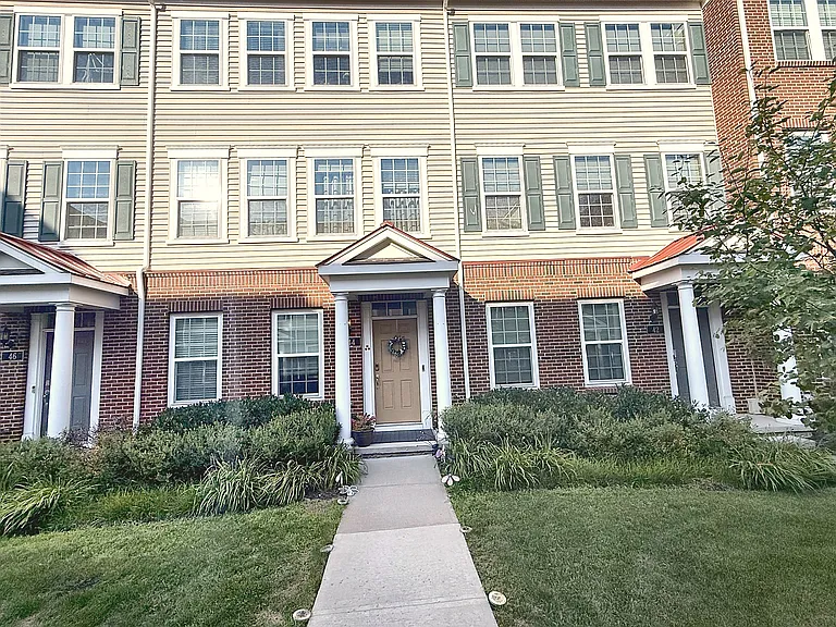 Welcome home: front exterior