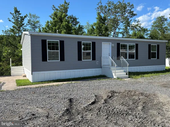 26 Sammys Mobile Home Park Rd, Schuylkill Haven, PA 17972