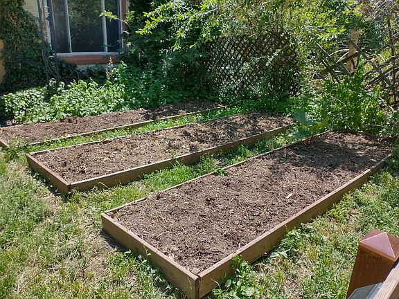 3 raised garden beds. 2 full compost bins of fresh compost installed last Autumn.