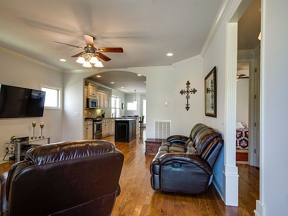 3rd image of 3825 Somers Ln