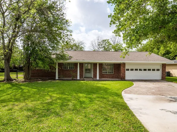 122 Honeysuckle Dr, Baytown, TX 77520