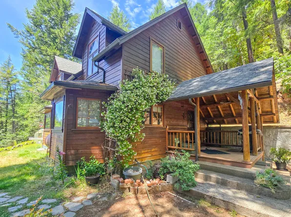 1449 Queen Of Bronze Rd, Cave Junction, OR 97523