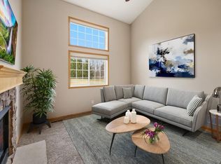 9126 Fox Ct, Victoria, MN 55386