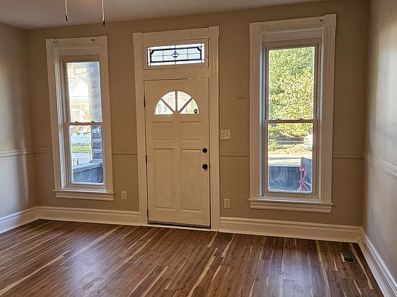 3rd image of 528 Camp St #1