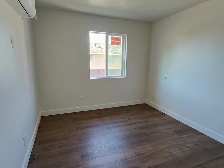 137 Taft Ave #B — Photo 3