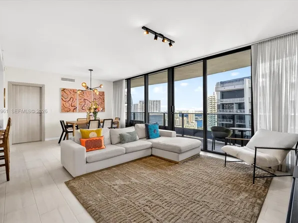 1000 Brickell Plz #4809, Miami, FL 33131