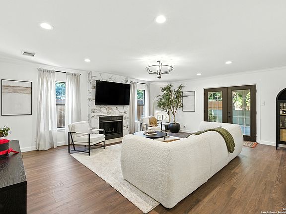 4th image of 2610 Melrose Canyon