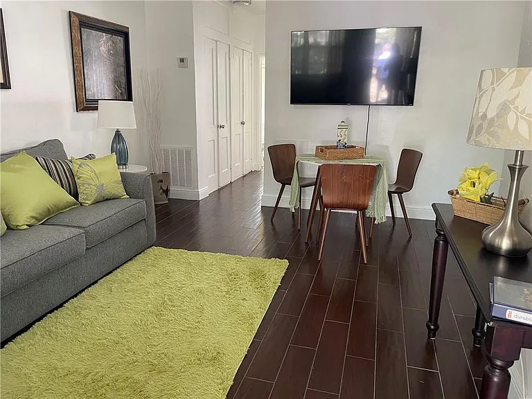 17 NE 9th Ave #2 — Photo 12