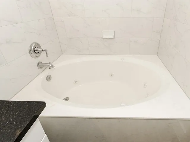 Jetted Tub | Apartments Conroe | The Towers Woodland Jetted Tub | Apartments Conroe | The Towers Woodland