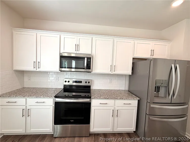 305 Robert Pl — Photo 9