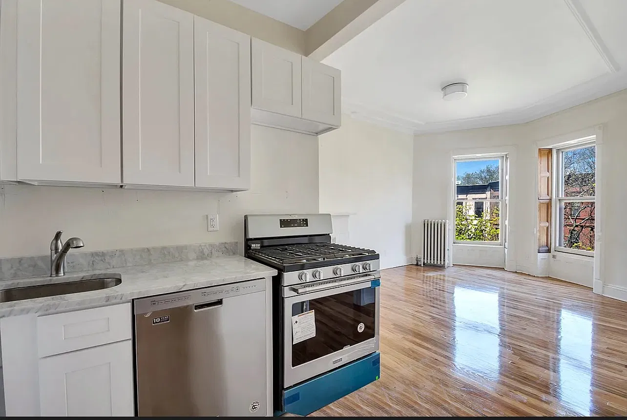 836 Union Street — Photo 2