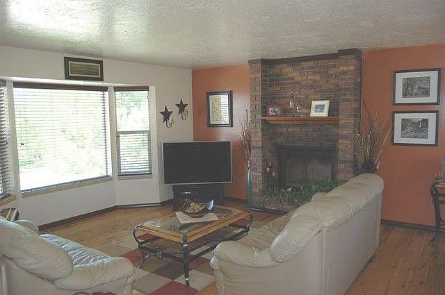 2nd image of 419 Gage Ave