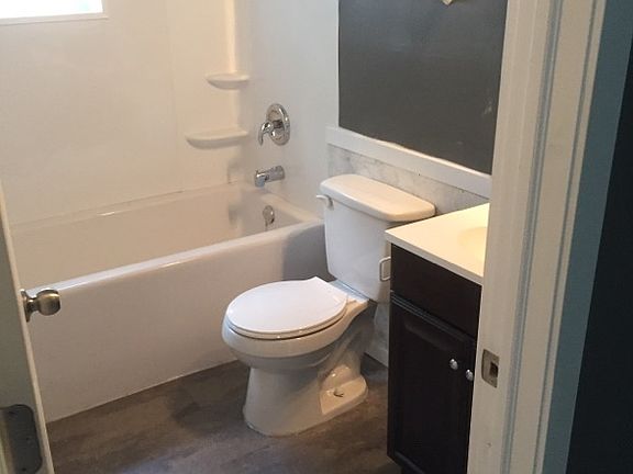 4th image of 922 Retallack St