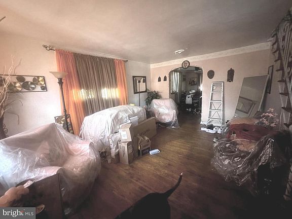 4th image of 252 Benner St