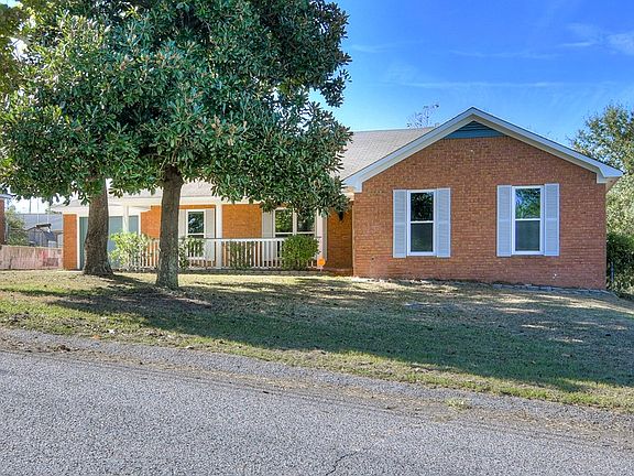 3rd image of 2211 Ramblewood Dr