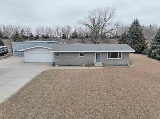 1906 Keene Dr, Columbus, NE 68601