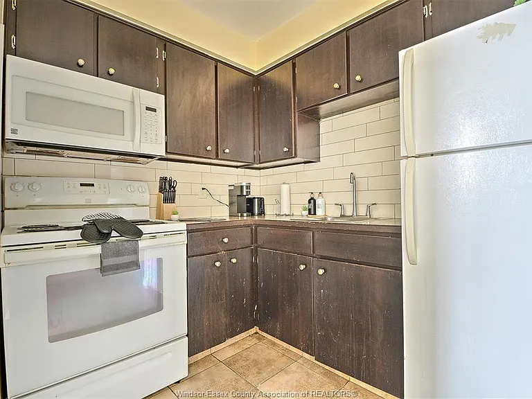 821 Pillette Rd #7 — Photo 11