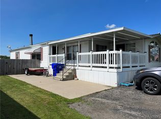 796 Fernwood Dr, Lockport, NY 14094