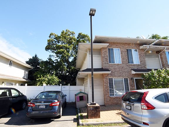 2nd image of 25 Seaside Ln
