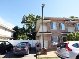 25 Seaside Ln, Staten Island, NY 10305
