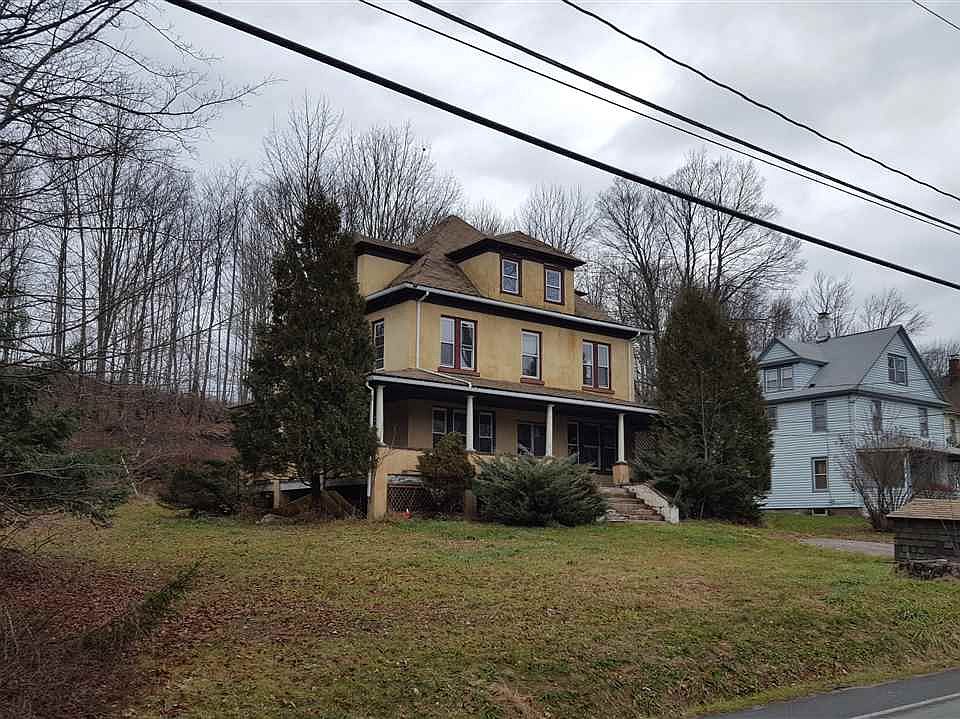 2nd image of 315 Main St