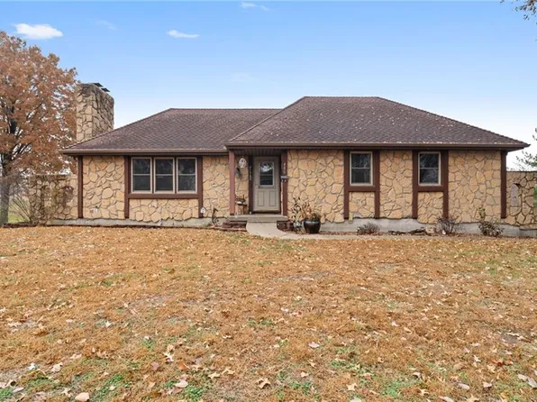 406 Frederick Dr, Gower, MO 64454