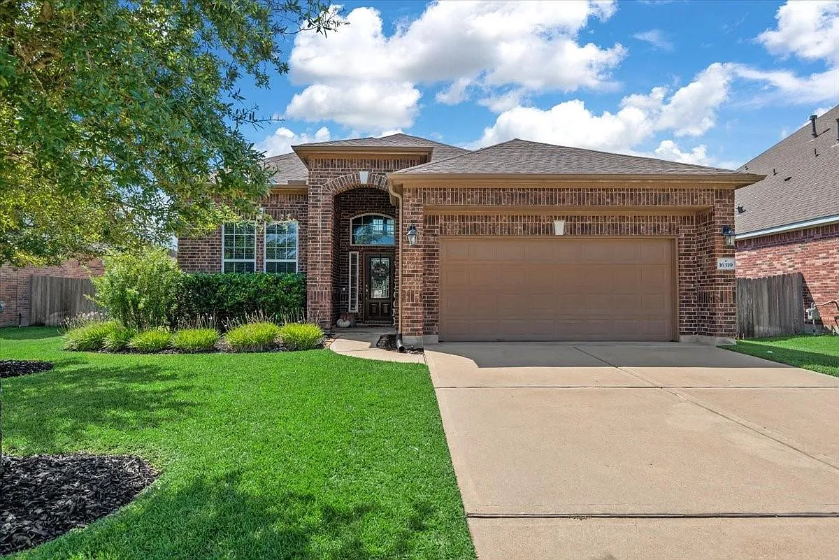 4 bed, 3.5 bath, 3524 sqft, $3,100 — Photo 1