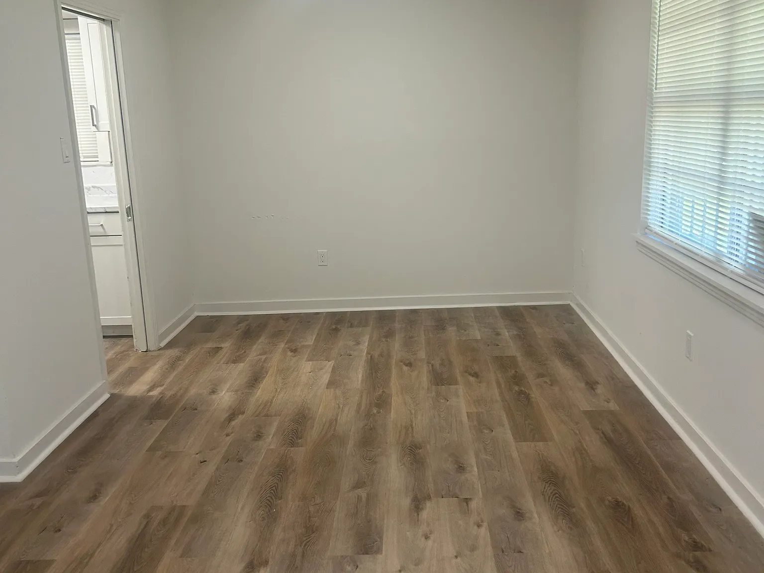 4 bed, 1.5 bath, 1275 sqft, $1,400 — Photo 3