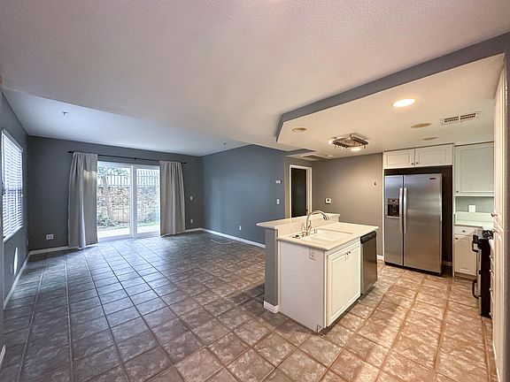 4th image of 286 N Madison Ave Unit 105