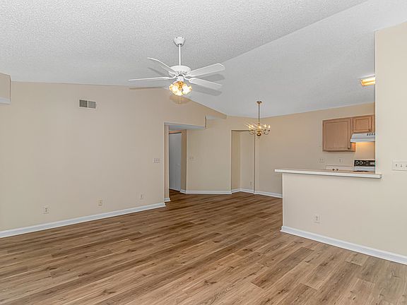 4th image of 2263 Andover Dr. #i