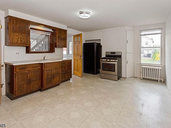5th image of 110 Ashland Ave