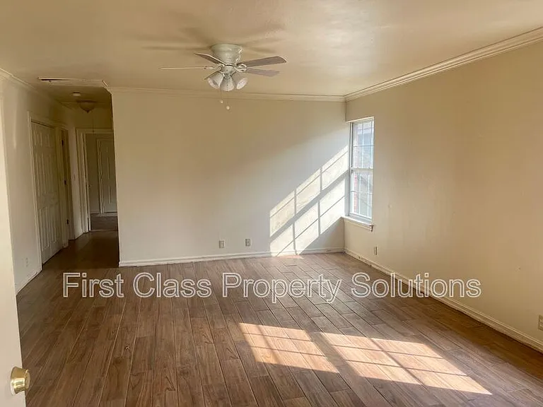 1132 N Gardner Ave — Photo 12