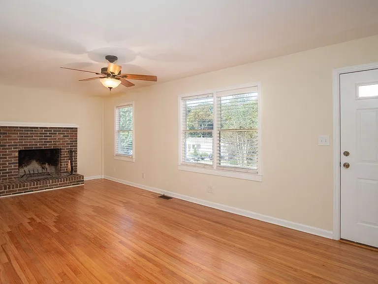 2309 Wallace Dr — Photo 11