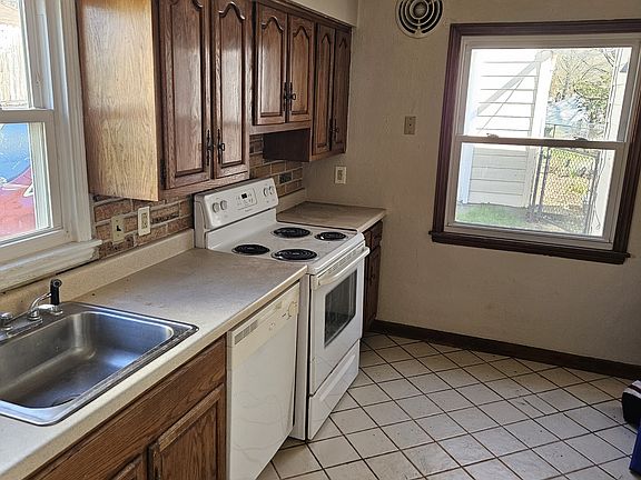 2nd image of 1529 Myrtle Ave