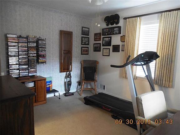 4th image of 3909 Roanoke Dr