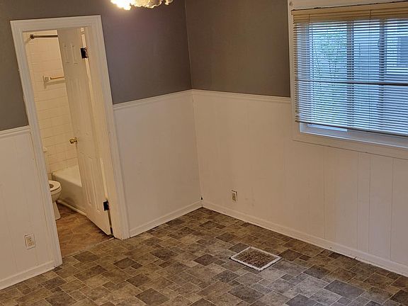 5th image of 917 Tamarack Ave NW #1
