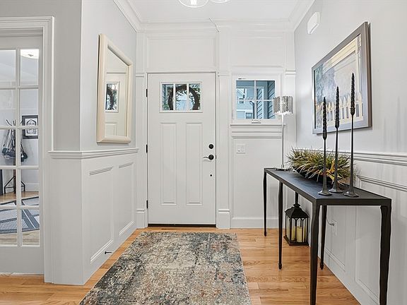 5th image of 935 Main St #23