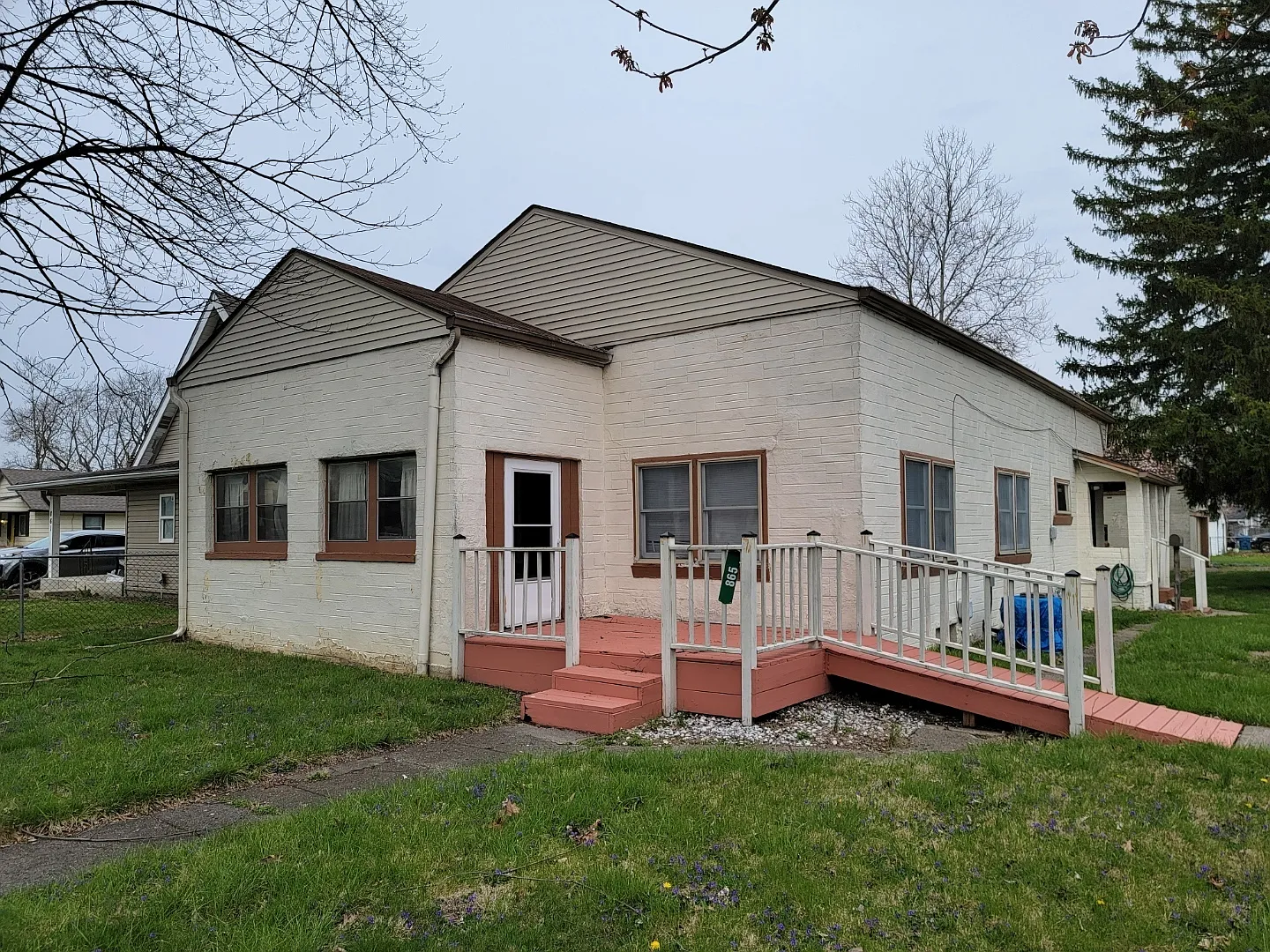 865 Denison St photo 1