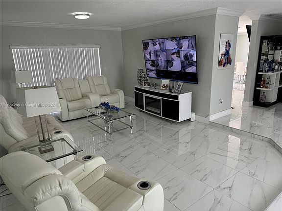 5th image of 10334 Fairway Heights Blvd