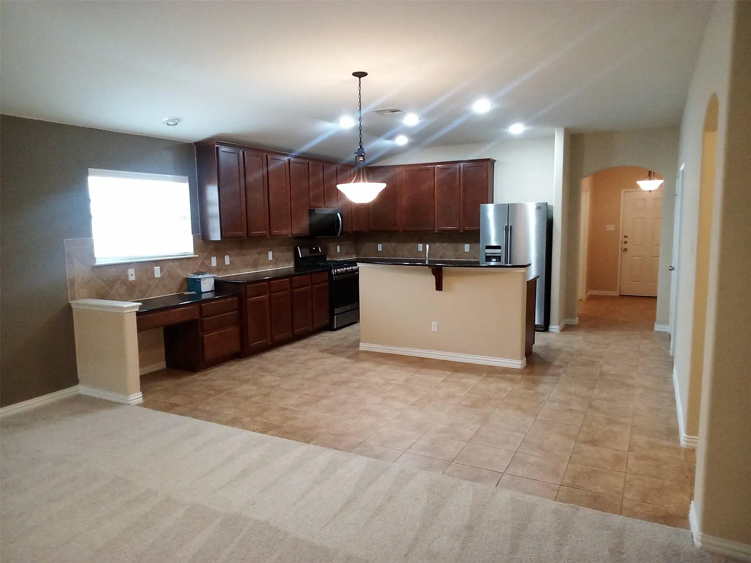 3 bed, 2.0 bath, 1919 sqft, $2,000 — Photo 3