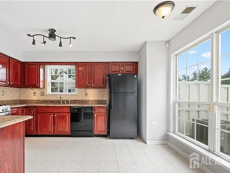 32 Cabot Way — Photo 8
